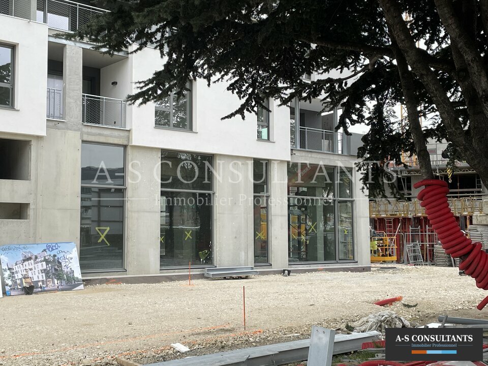 LOCAL COMMERCIAL À LOUER À CHAMBERY – 73000